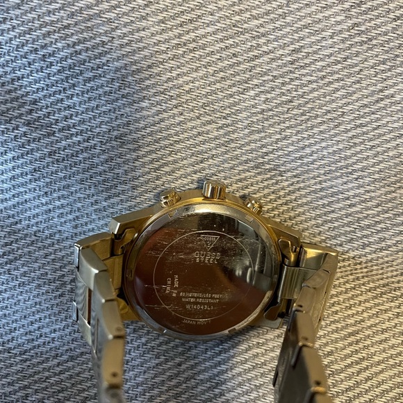 GUESS gold stainless steel watch 43mm, unisex. Watch needs battery - Picture 2 of 3